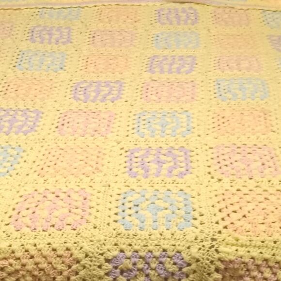 Vintage Crochet Yellow Granny Square Quilt Pink Purple Blue 75x80 - Picture 4 of 9